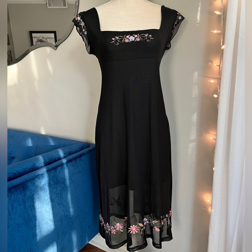 Dollskill x Delia’s lead actress midi dress